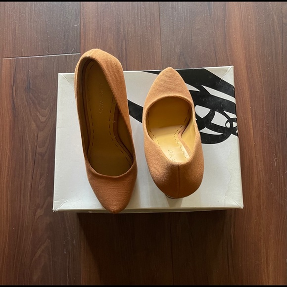 Nine West Filing Platform Pumps - Picture 6 of 6